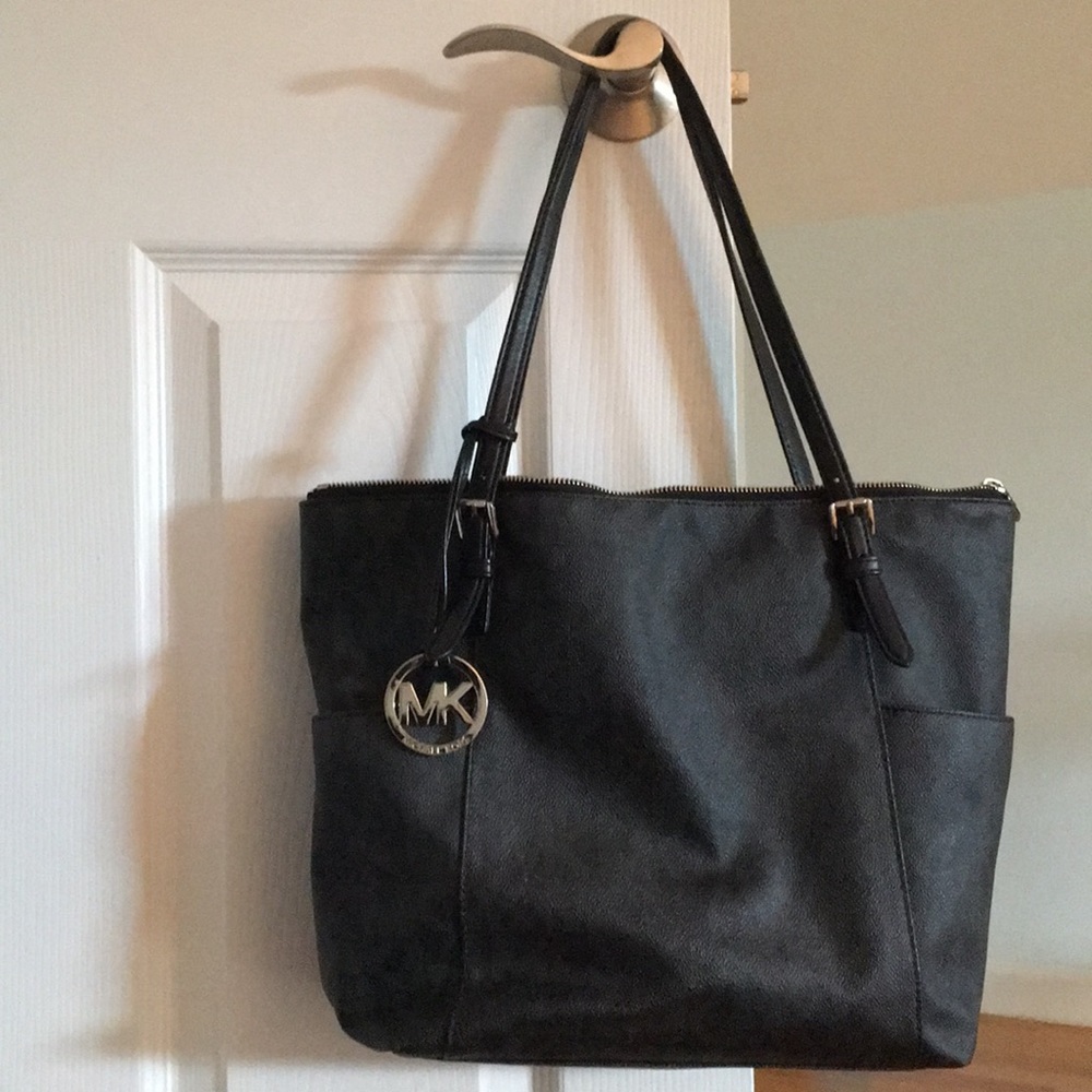 Used beautiful black Michael Kors handbag!